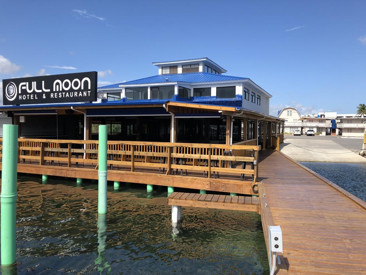 ساليناس Full Moon Hotel & Restaurant المظهر الخارجي الصورة